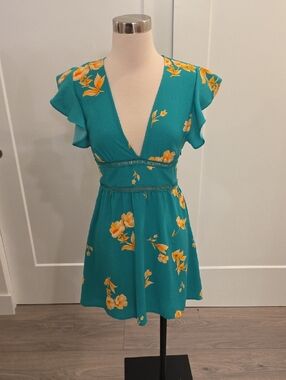 Leith Teal green Floral V-Neck Mini Dress w/ Flutter Sleeves size XS like new